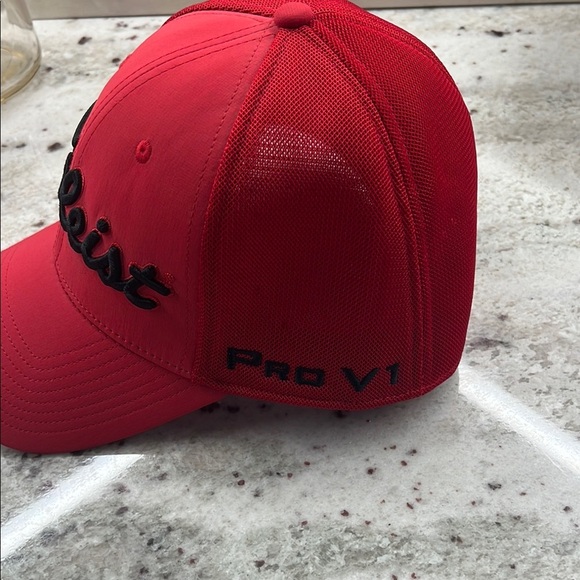 Titleist Hat Fitted Cap Mens Red FJ Footjoy Pro V1 M/L - Picture 2 of 7